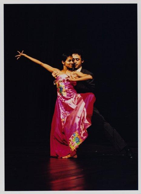 Jorge Puerta Armenta and Shantala Shivalingappa in “Nefés” by Pina Bausch, March 21, 2003