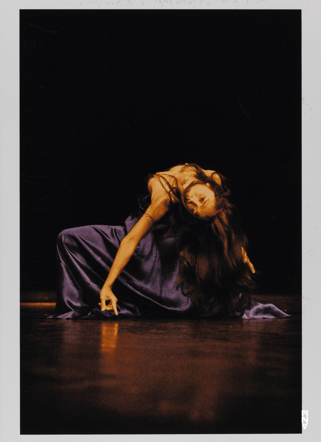 Ditta Miranda Jasjfi in „Nefés“ von Pina Bausch