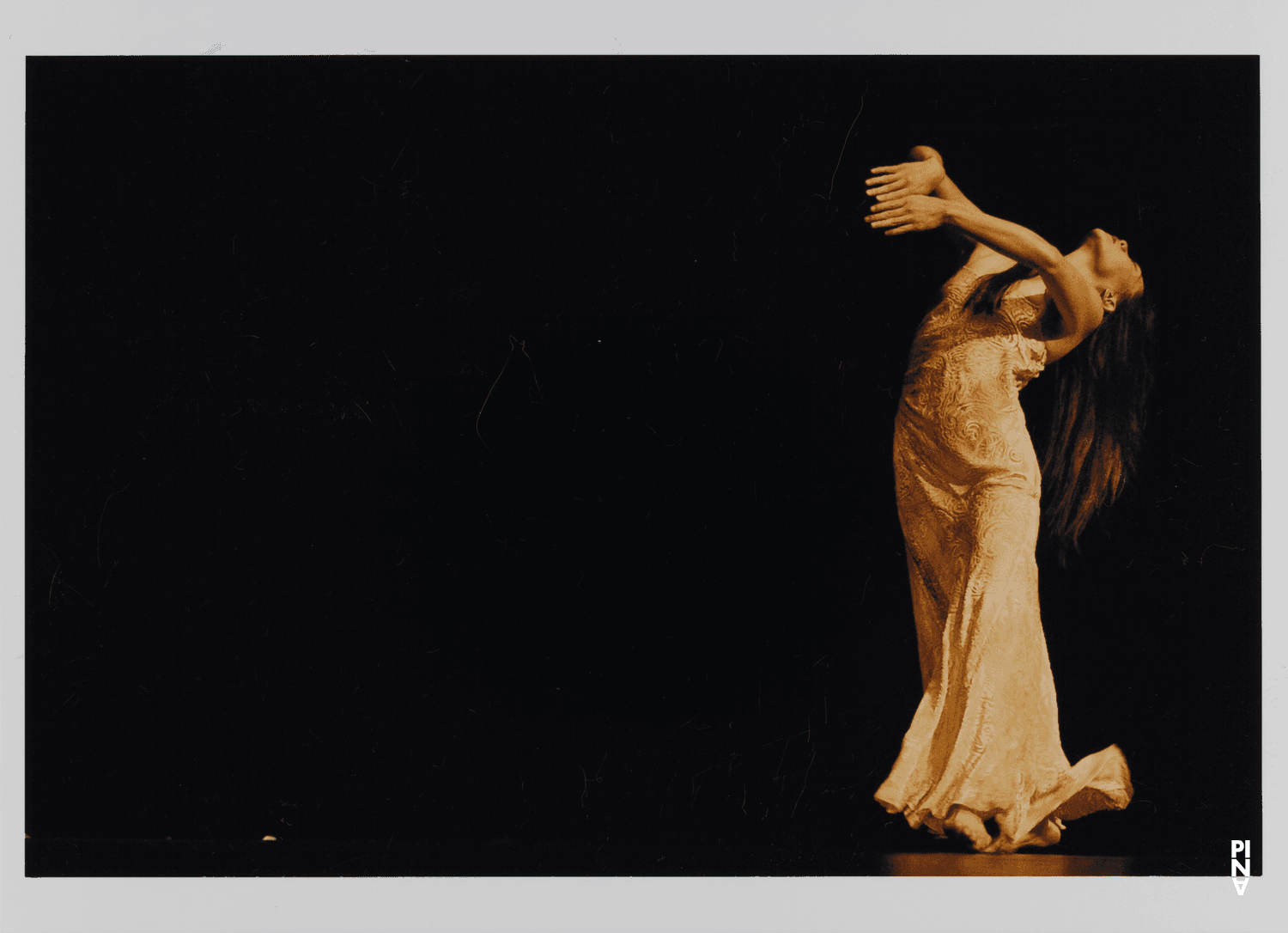 Azusa Seyama in „Nefés“ von Pina Bausch