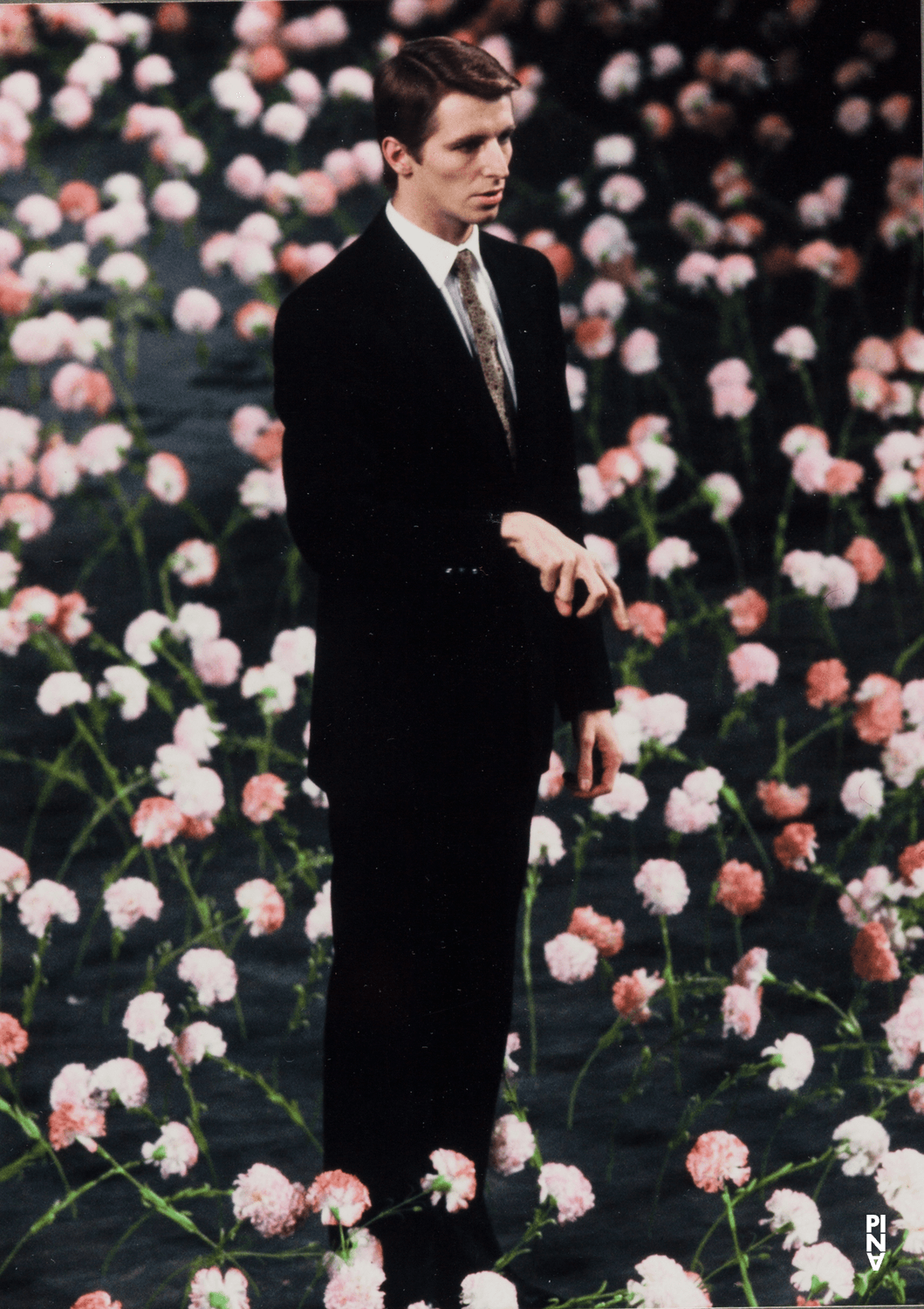 Lutz Förster dans « Nelken (Les œillets) » de Pina Bausch