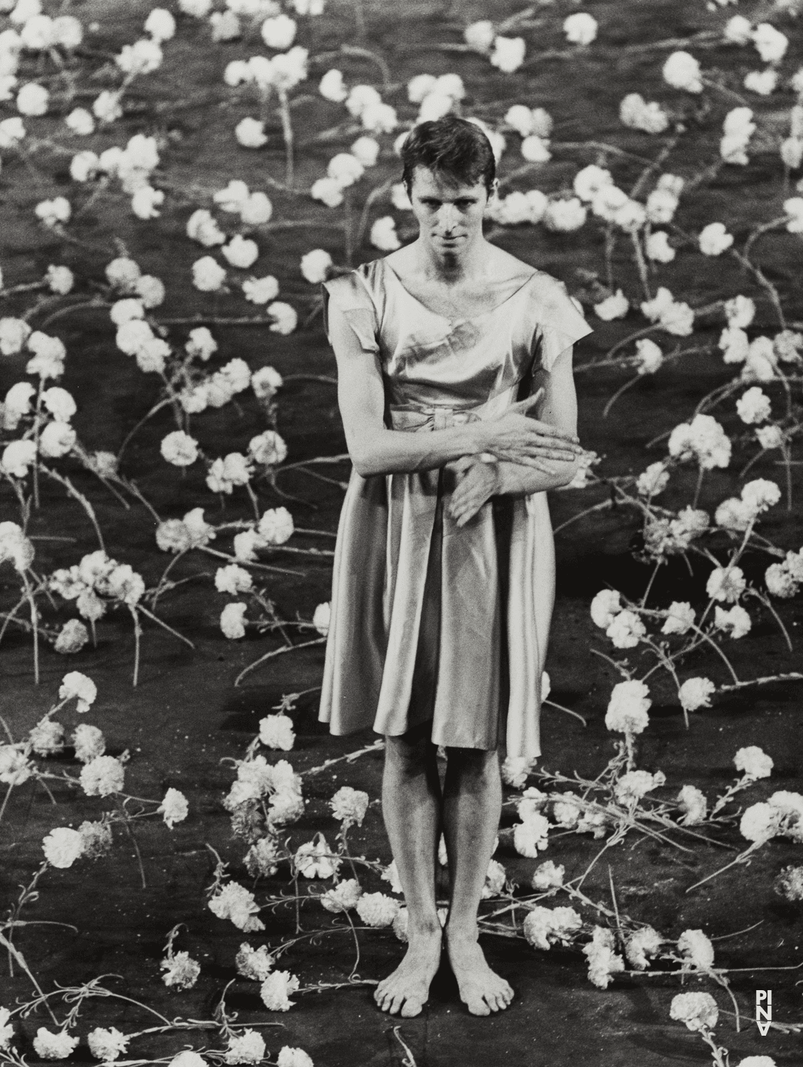 Lutz Förster dans « Nelken (Les œillets) » de Pina Bausch