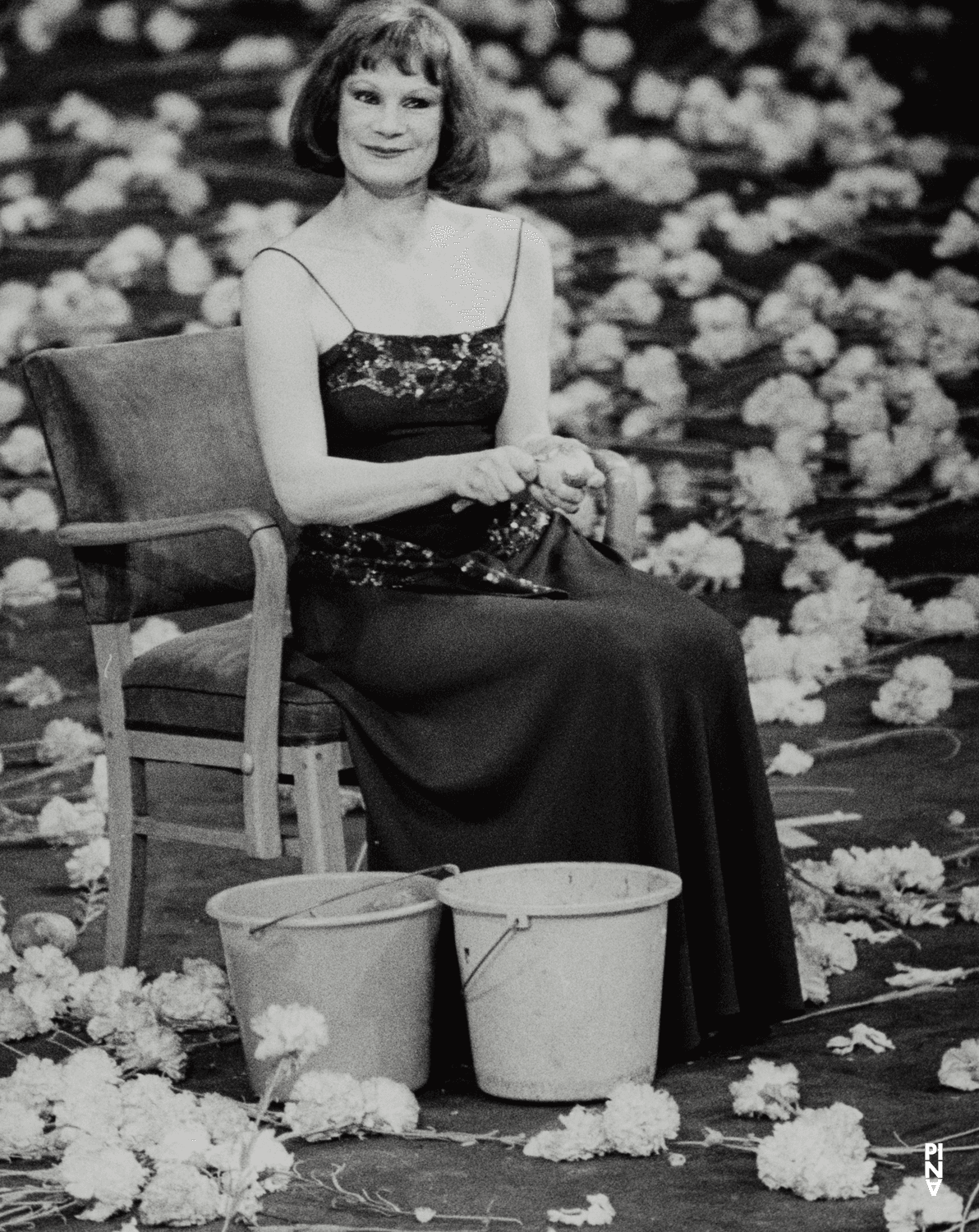 Silvia Kesselheim dans « Nelken (Les œillets) » de Pina Bausch