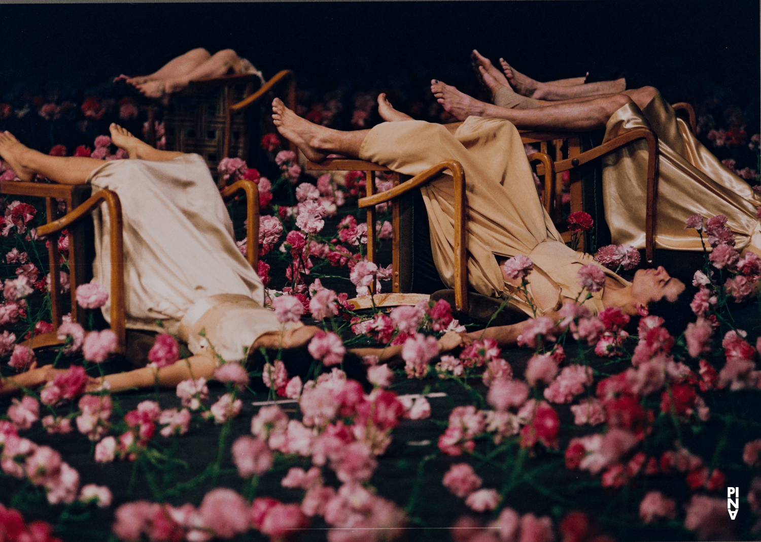 Nayoung Kim et Fernando Suels Mendoza dans « Nelken (Les œillets) » de Pina Bausch