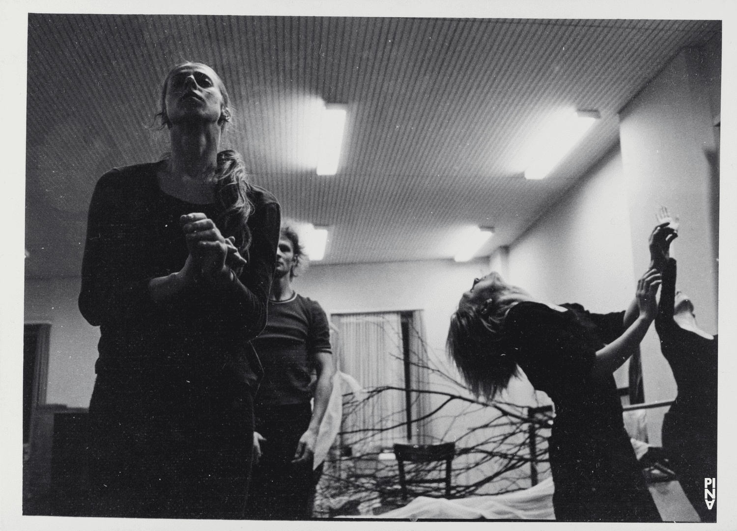 Tjitske Broersma, Marlis Alt et Michael Diekamp dans « Orpheus und Eurydike » de Pina Bausch