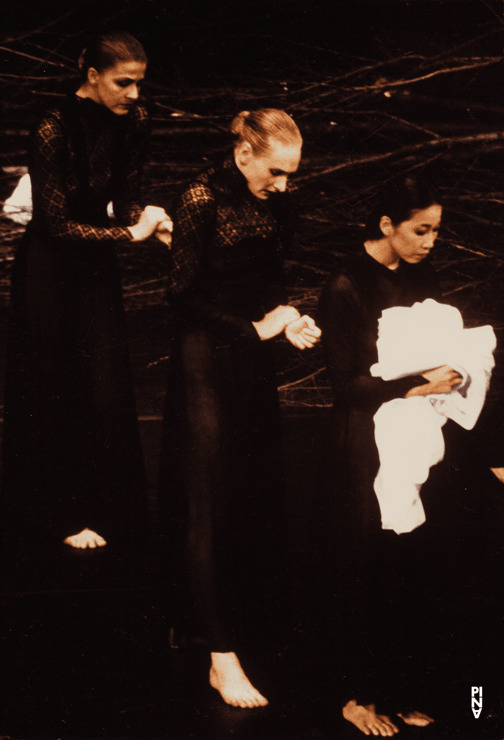 Julie Shanahan, Mariko Aoyama et Barbara Kaufmann dans « Orpheus und Eurydike » de Pina Bausch