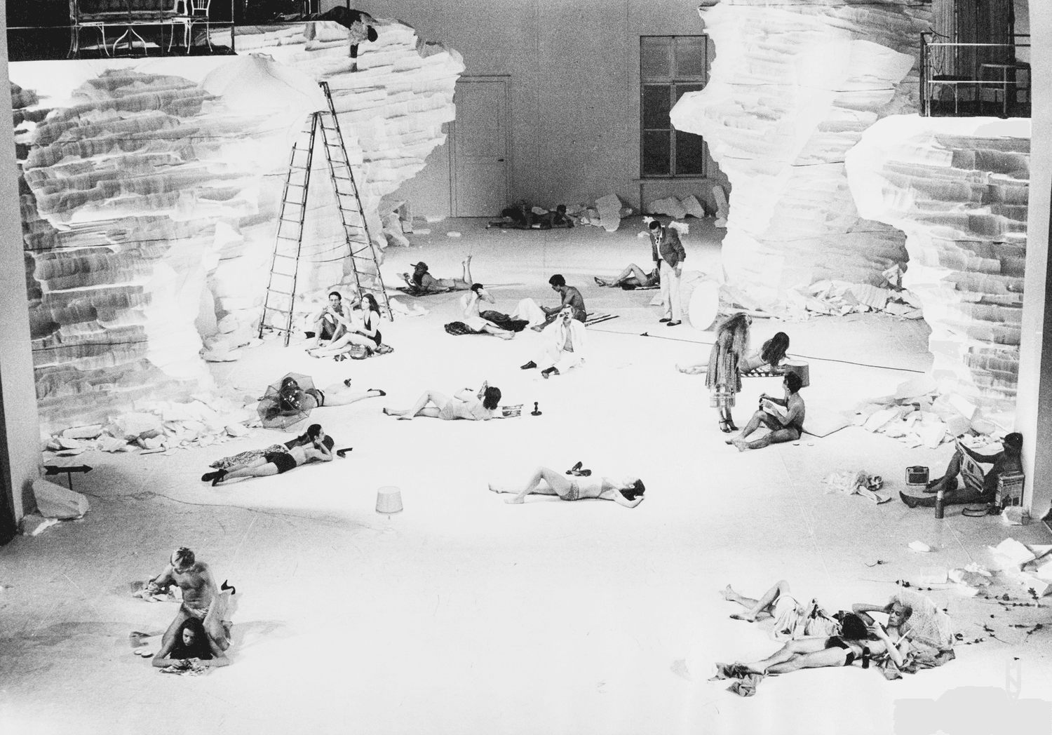 Photo de « Renate wandert aus (Renate quitte le pays) » de Pina Bausch