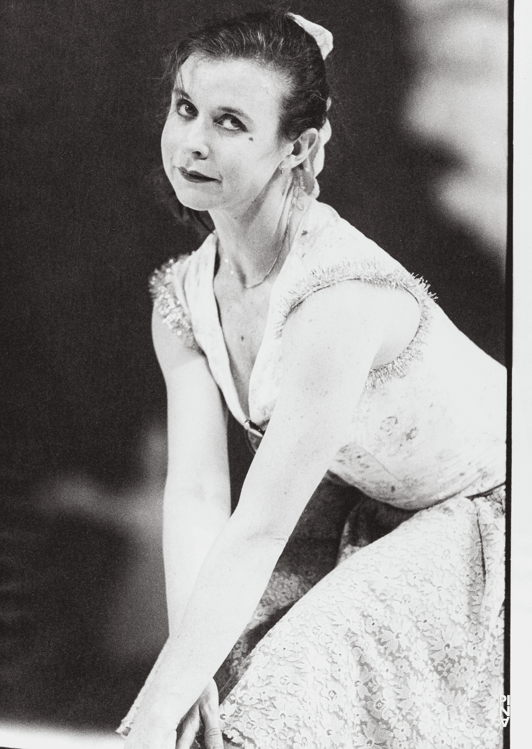 Josephine Ann Endicott dans « Renate wandert aus (Renate quitte le pays) » de Pina Bausch