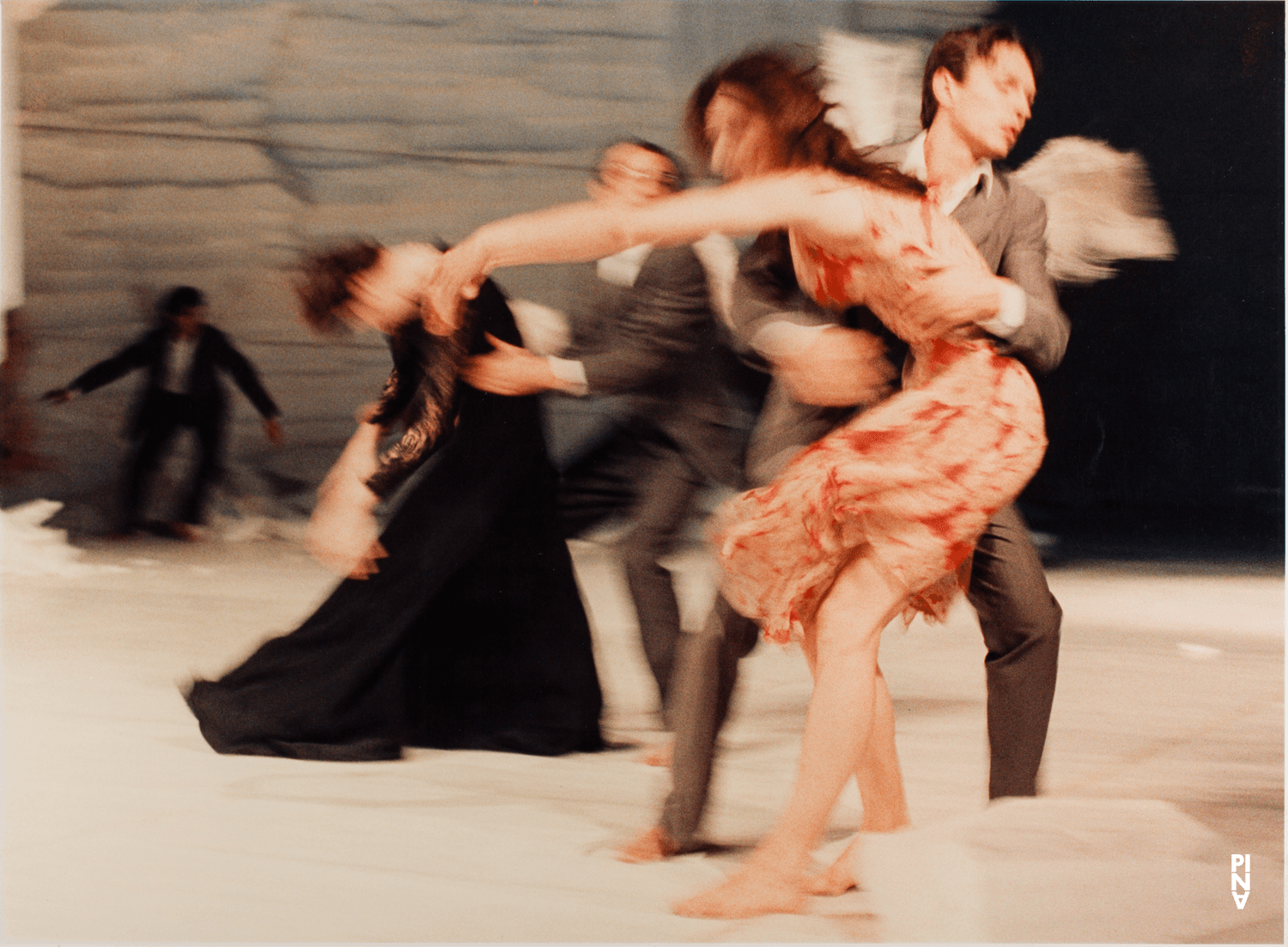 Photo de « Renate wandert aus (Renate quitte le pays) » de Pina Bausch