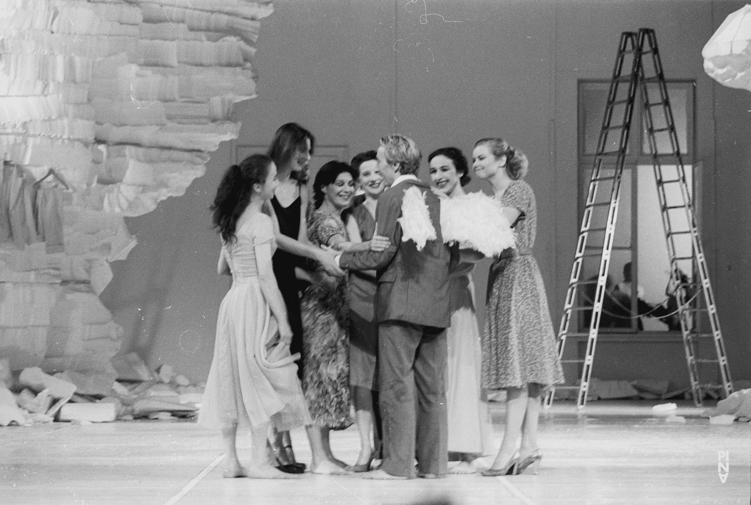 Photo de « Renate wandert aus (Renate quitte le pays) » de Pina Bausch