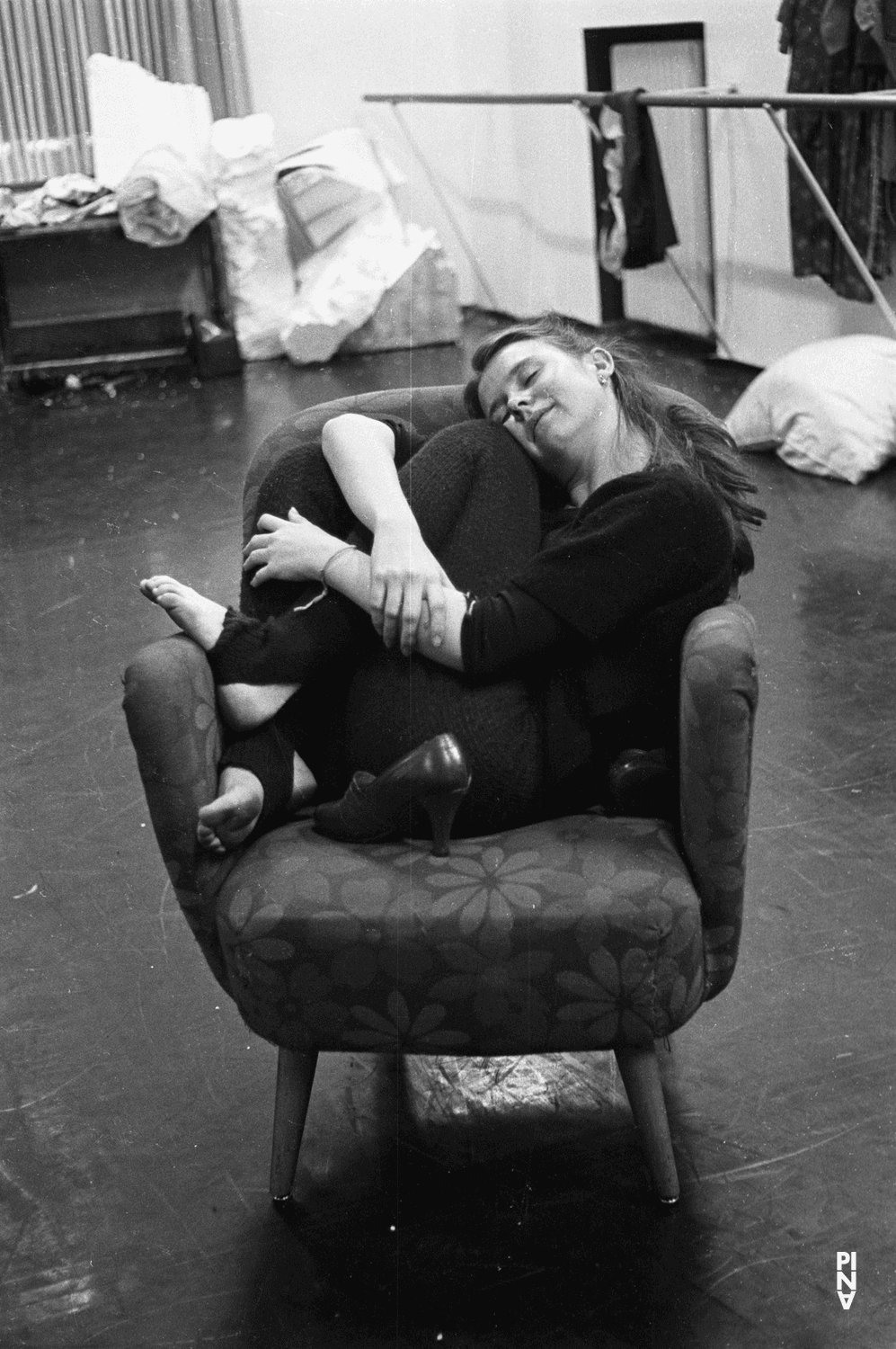 Josephine Ann Endicott in “Renate wandert aus (Renate Emigrates)” by Pina Bausch