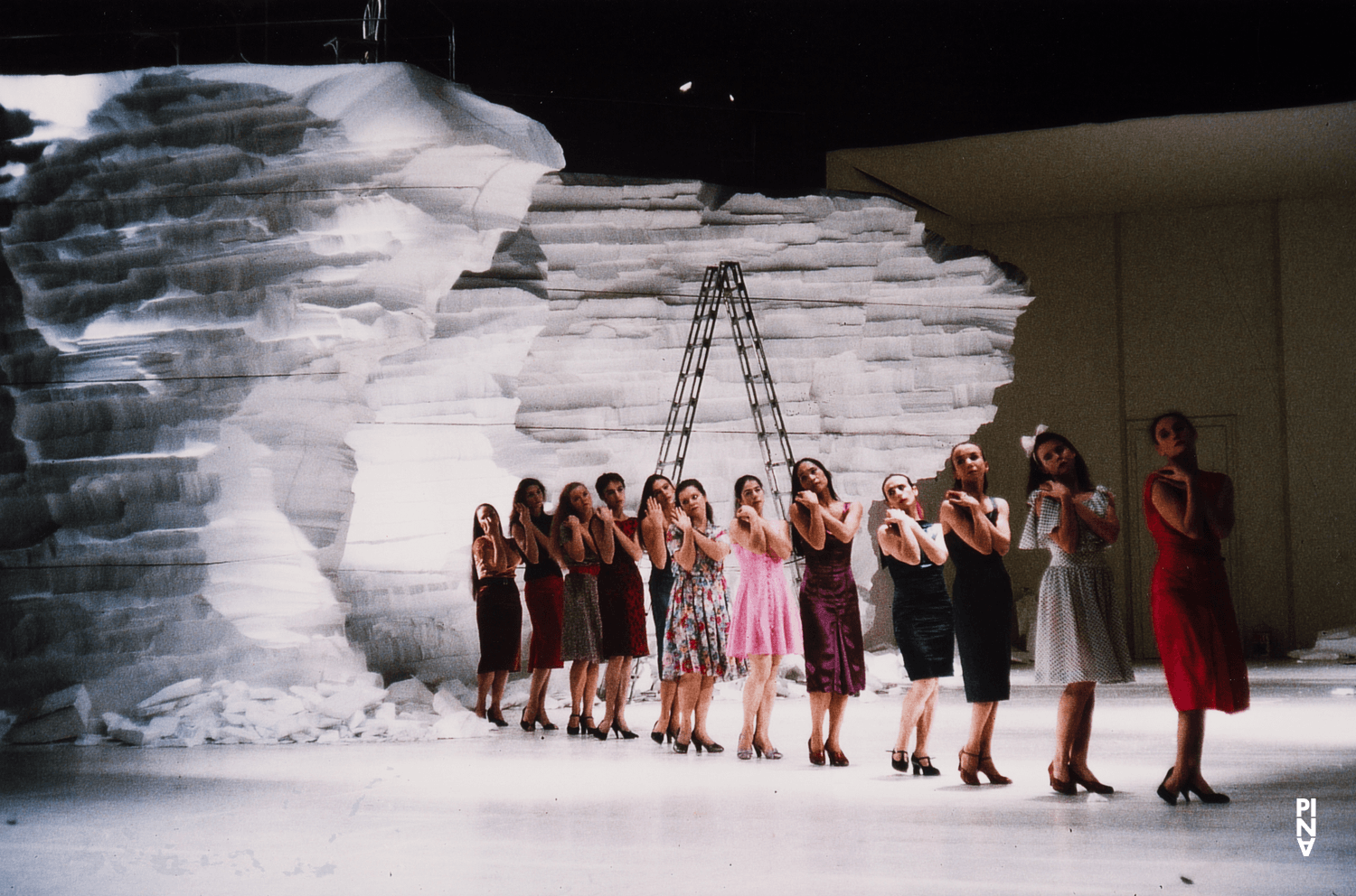Photo de « Renate wandert aus (Renate quitte le pays) » de Pina Bausch