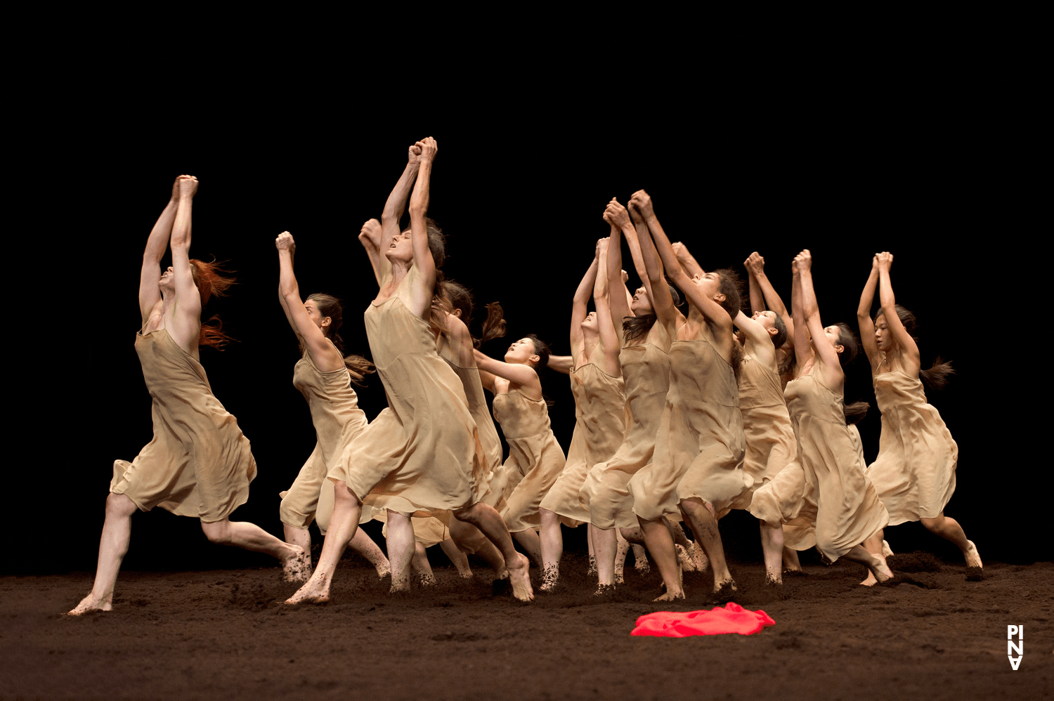 „Das Frühlingsopfer“ von Pina Bausch mit Tanztheater Wuppertal im Opernhaus Wuppertal (Deutschland), 5. Oktober 2011