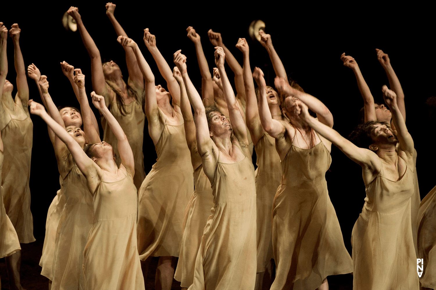 „Das Frühlingsopfer“ von Pina Bausch mit Tanztheater Wuppertal im Theater der Champs-Élysées Paris (Frankreich), 3. Juni 2013