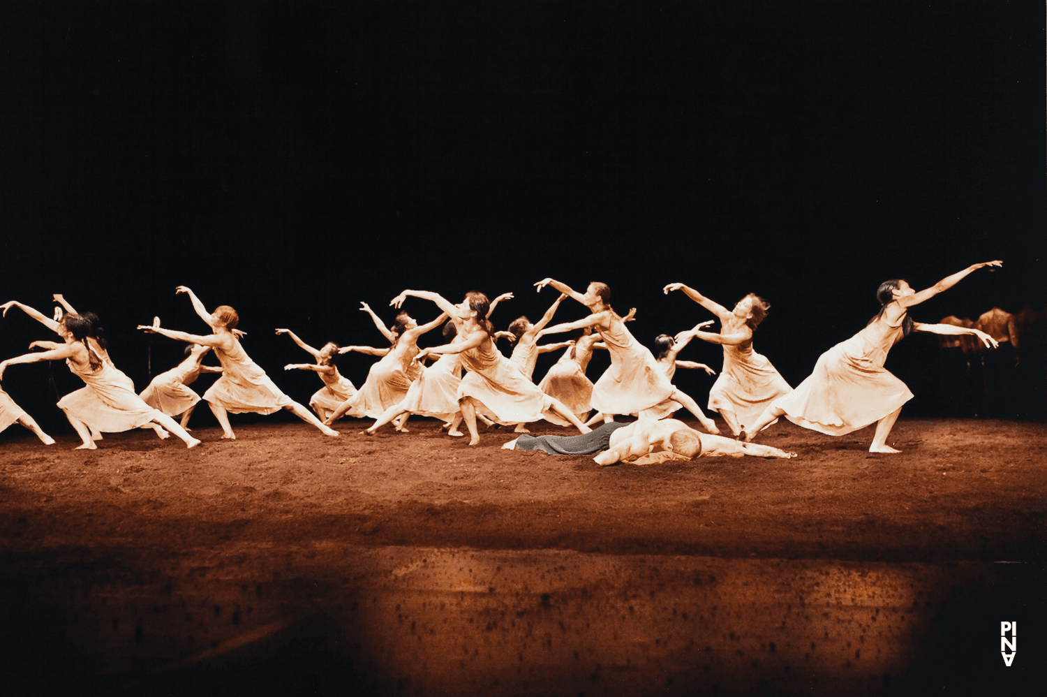 Andrey Berezin et Julie Anne Stanzak dans « Le Sacre du printemps » de Pina Bausch
