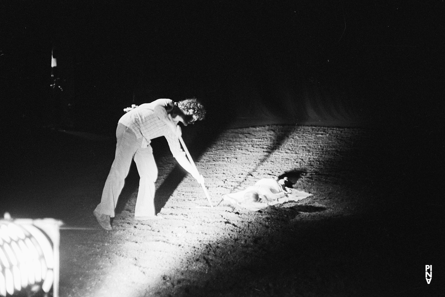 Rolf Borzik dans « Le Sacre du printemps » de Pina Bausch à Studio Hamburg, saison 1978/79