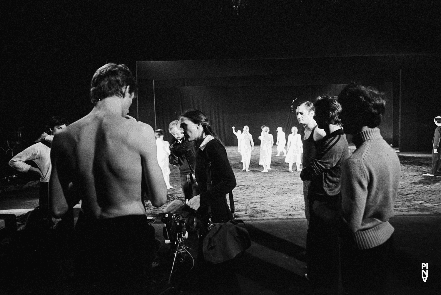 Lutz Förster, Pina Bausch et Jan Minařík dans « Le Sacre du printemps » de Pina Bausch à Studio Hamburg, saison 1978/79