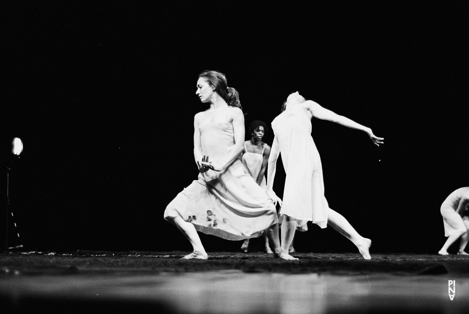 Vivienne Newport and Elisabeth Clarke in “The Rite of Spring” by Pina Bausch at FORUM Leverkusen, season 1978/79