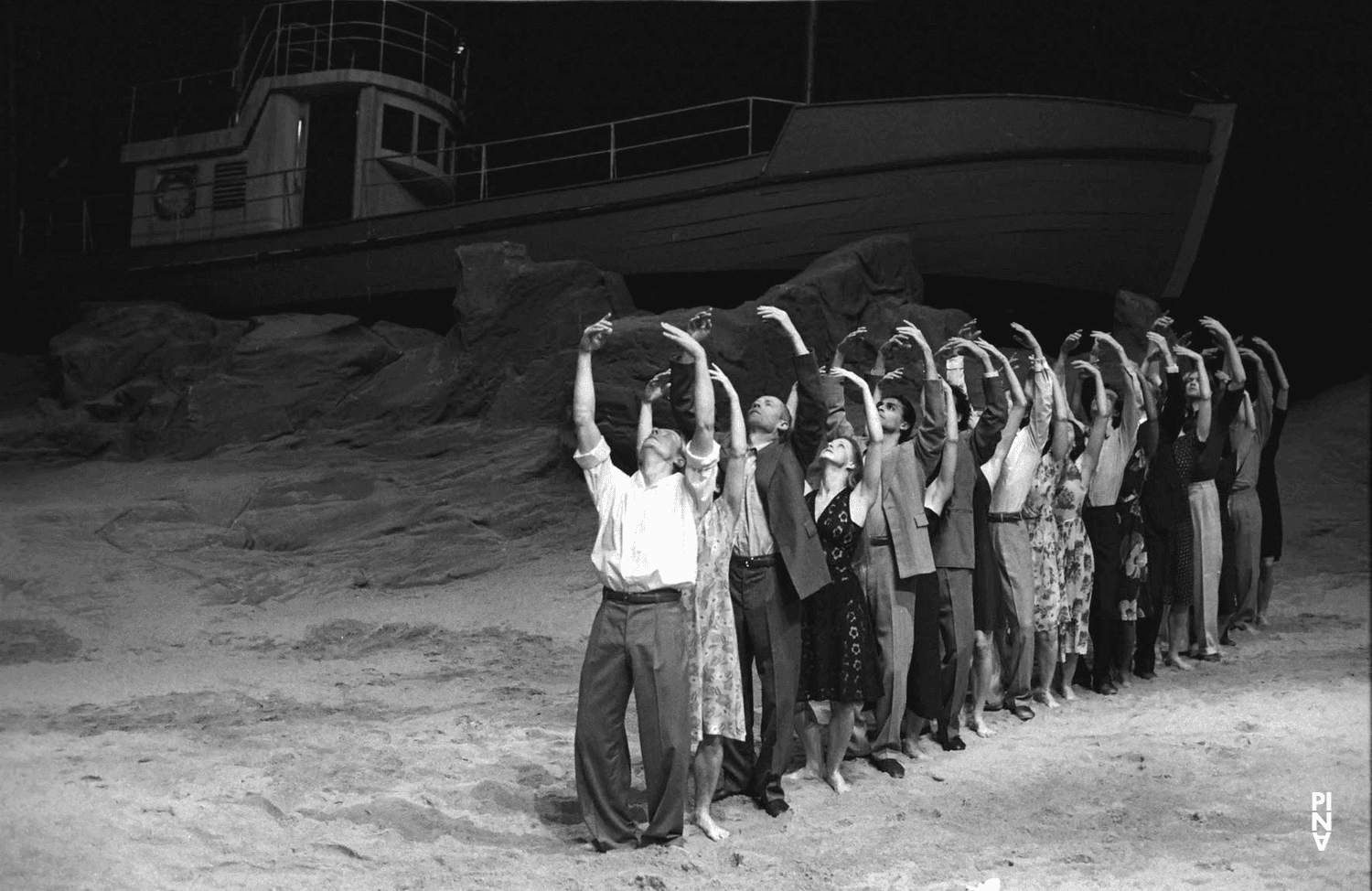 „Das Stück mit dem Schiff“ von Pina Bausch mit Tanztheater Wuppertal im Théâtre de la Ville Paris (Frankreich), 6. April 1994
