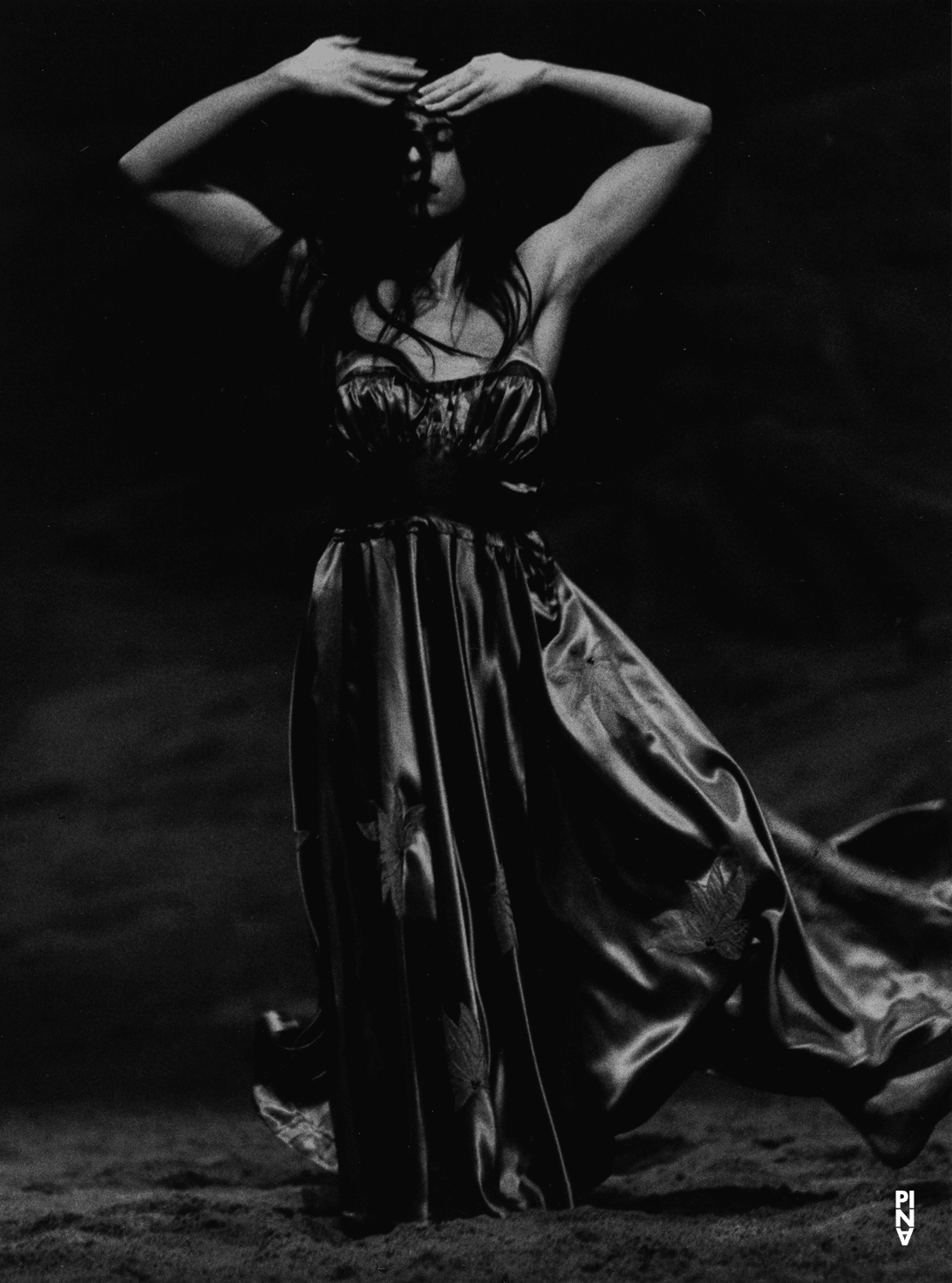 Marigia Maggipinto dans « Das Stück mit dem Schiff (La pièce au bateau) » de Pina Bausch