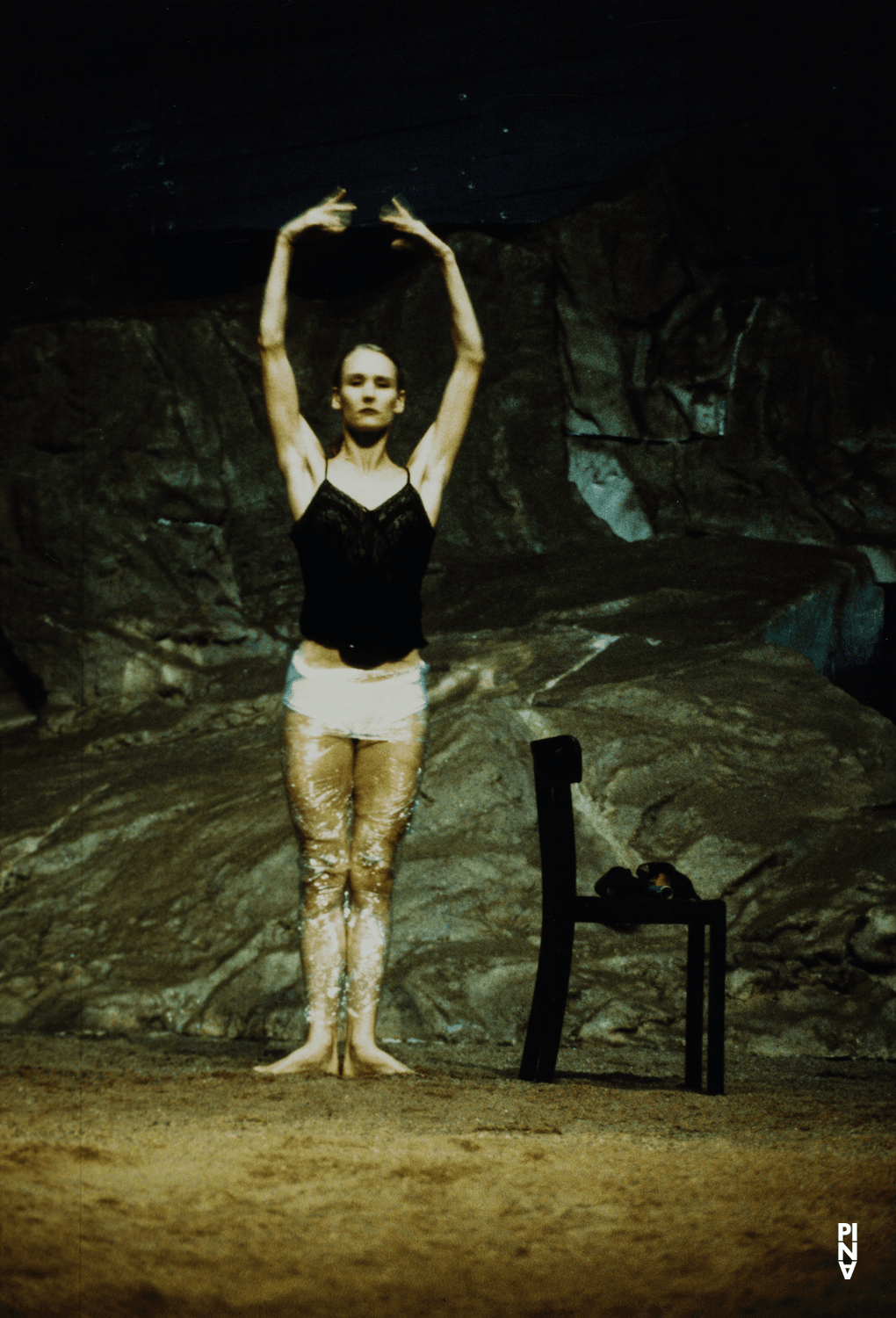 Julie Shanahan in „Das Stück mit dem Schiff“ von Pina Bausch