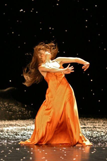 Thusnelda Mercy in “Ten Chi” by Pina Bausch with Tanztheater Wuppertal at Schauspielhaus Wuppertal (Germany), May 7, 2004