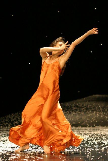 Thusnelda Mercy in “Ten Chi” by Pina Bausch with Tanztheater Wuppertal at Schauspielhaus Wuppertal (Germany), May 7, 2004