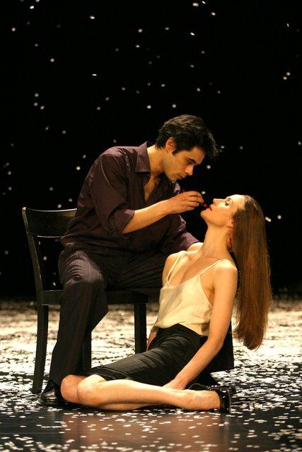 Julie Anne Stanzak and Kenji Takagi in “Ten Chi” by Pina Bausch with Tanztheater Wuppertal at Schauspielhaus Wuppertal (Germany), May 7, 2004