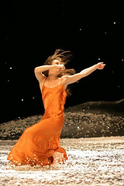 Thusnelda Mercy in “Ten Chi” by Pina Bausch with Tanztheater Wuppertal at Schauspielhaus Wuppertal (Germany), May 7, 2004