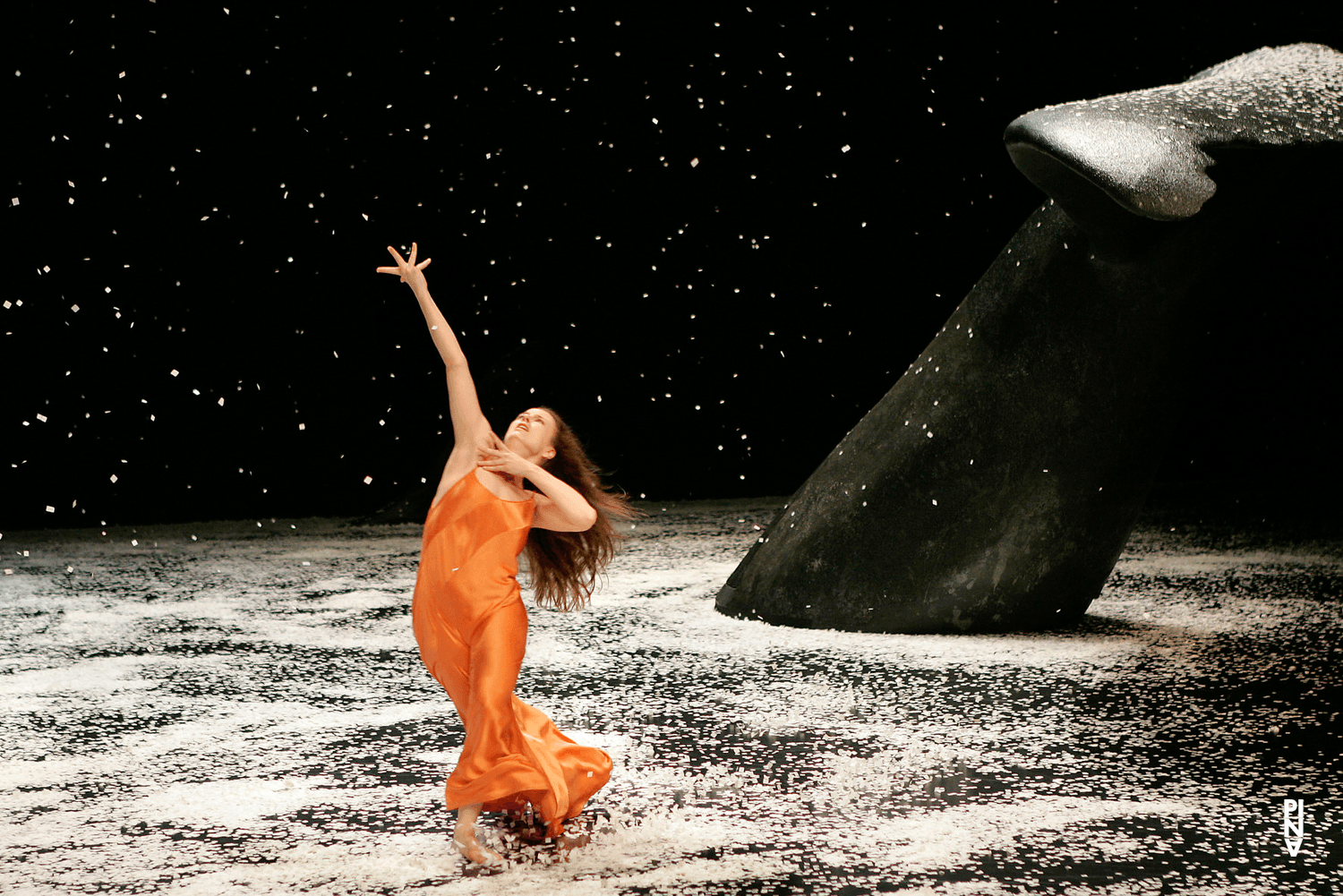 Thusnelda Mercy dans « Ten Chi » de Pina Bausch avec Tanztheater Wuppertal au Théâtre de la Ville Paris (France), 2 mai 2005