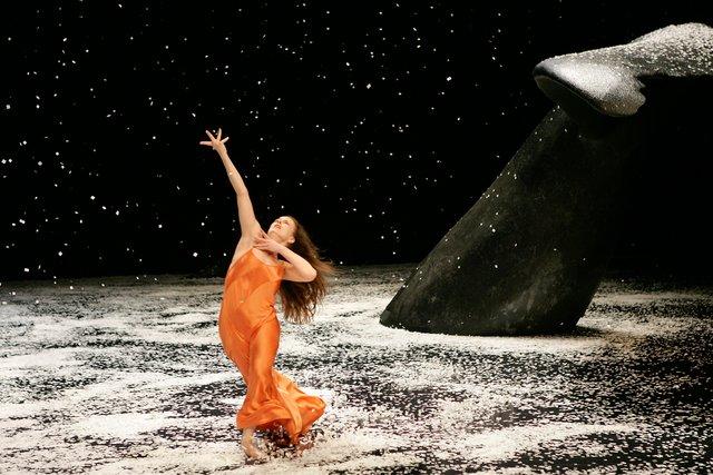 Thusnelda Mercy in “Ten Chi” by Pina Bausch with Tanztheater Wuppertal at Théâtre de la Ville Paris (France), May 2, 2005