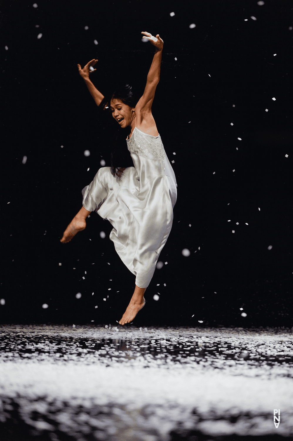 Ditta Miranda Jasjfi in “Ten Chi” by Pina Bausch