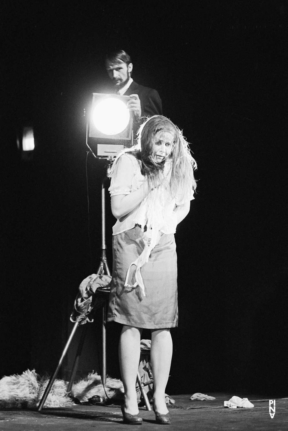Josephine Ann Endicott et Hans Pop dans « Les Sept Péchés capitaux » de Pina Bausch