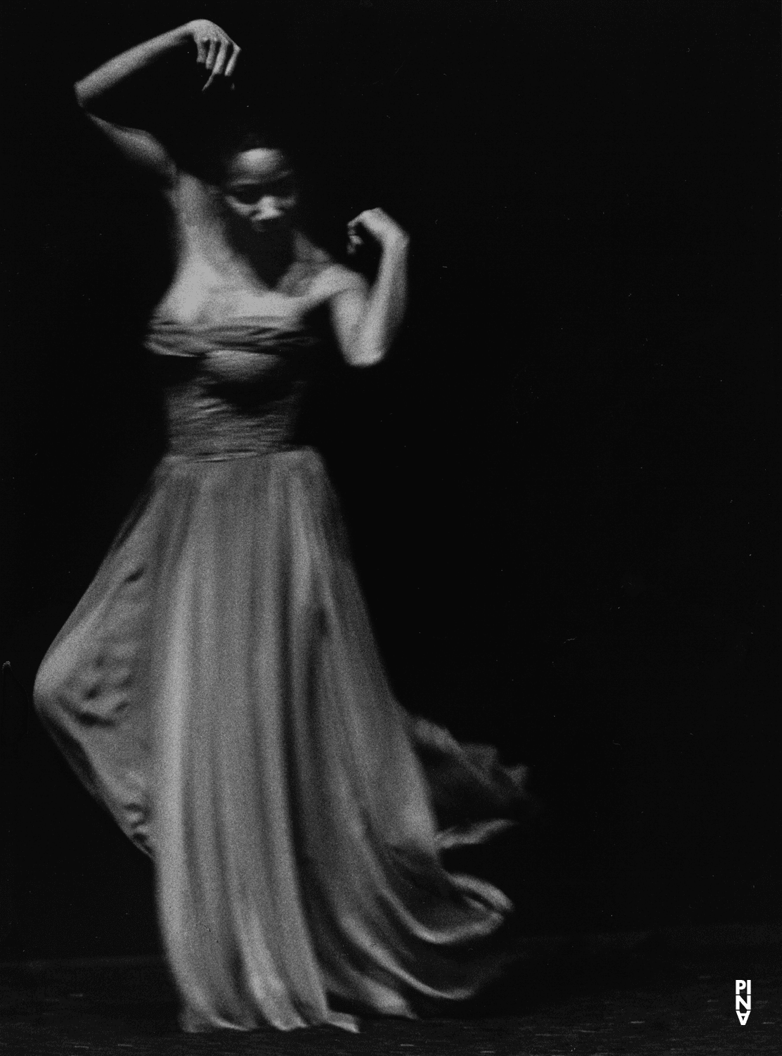 Quincella Swyningan in “Ein Trauerspiel” by Pina Bausch