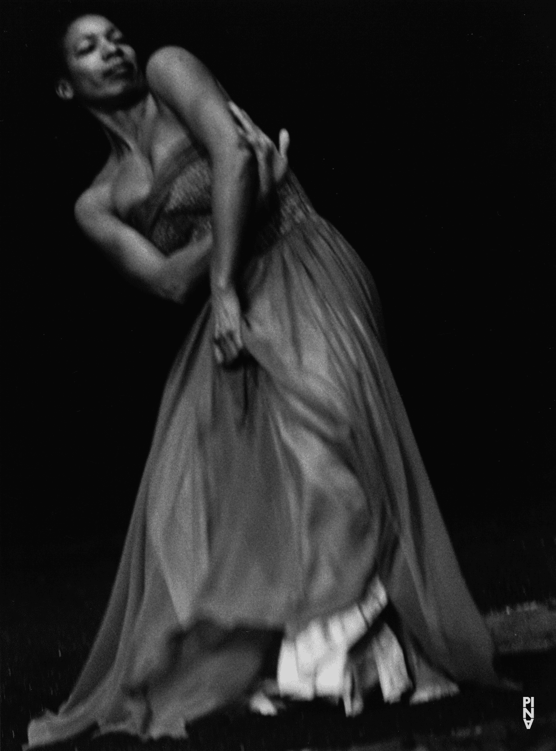 Quincella Swyningan in “Ein Trauerspiel” by Pina Bausch