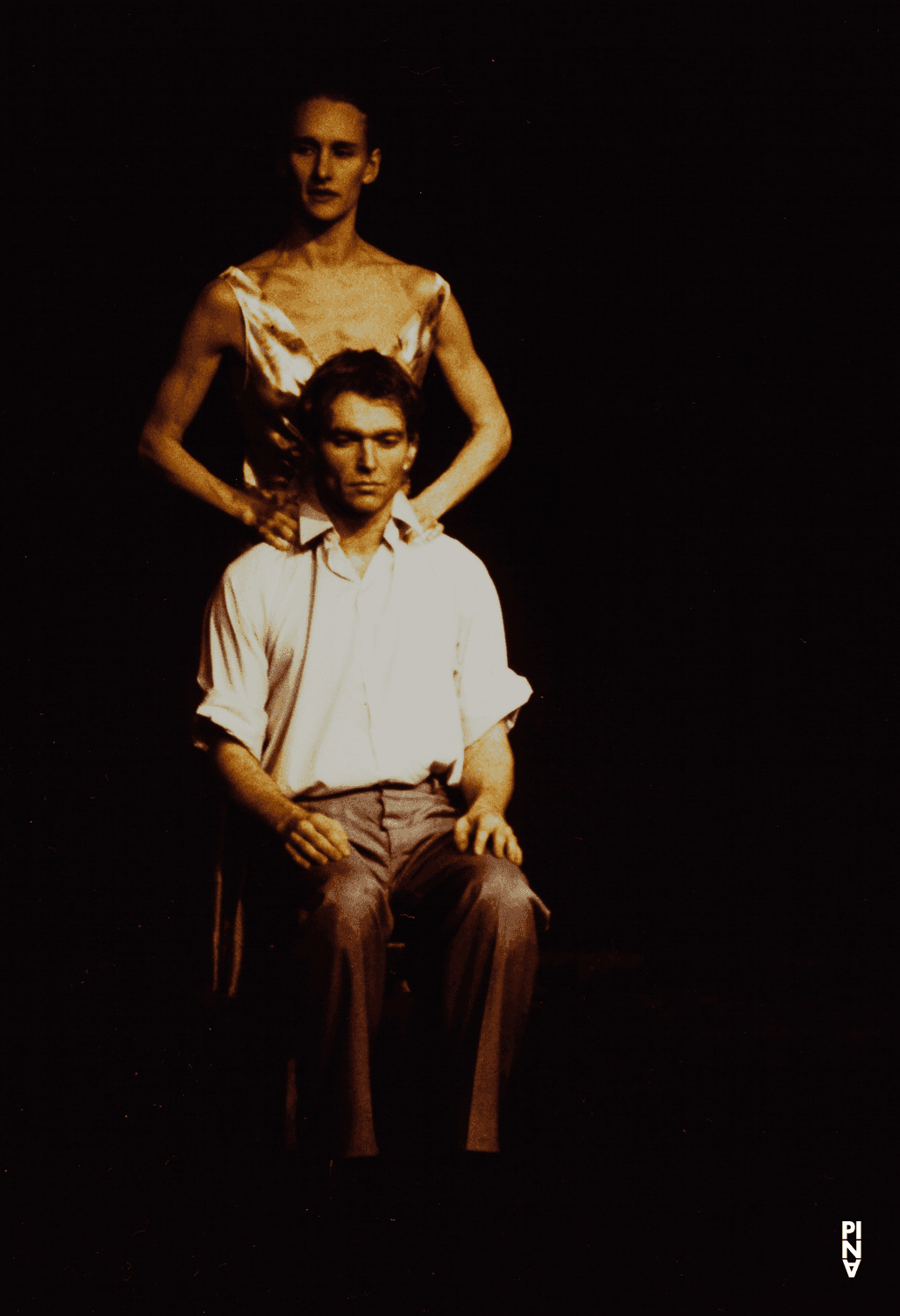 Hans Beenhakker et Julie Shanahan dans « Ein Trauerspiel (Jeu de deuil) » de Pina Bausch au Schauspielhaus Wuppertal, saison 1993/94