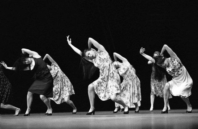 Anna Wehsarg, Azusa Seyama and Aida Vainieri in “Viktor” by Pina Bausch with Tanztheater Wuppertal at Théâtre du Châtelet Paris (France), June 26, 2001