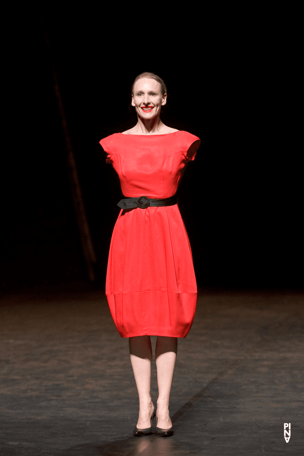 Julie Shanahan in „Viktor“ von Pina Bausch mit Tanztheater Wuppertal im Opernhaus Wuppertal (Deutschland), 19. Mai 2010
