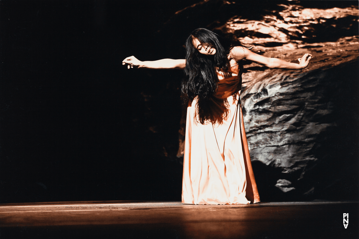 Ditta Miranda Jasjfi in “Vollmond (Full Moon)” by Pina Bausch