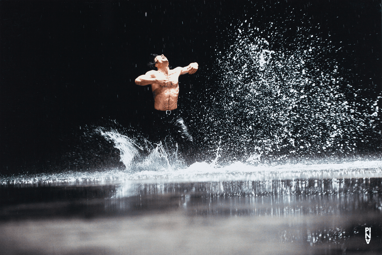 Rainer Behr in „Vollmond“ von Pina Bausch