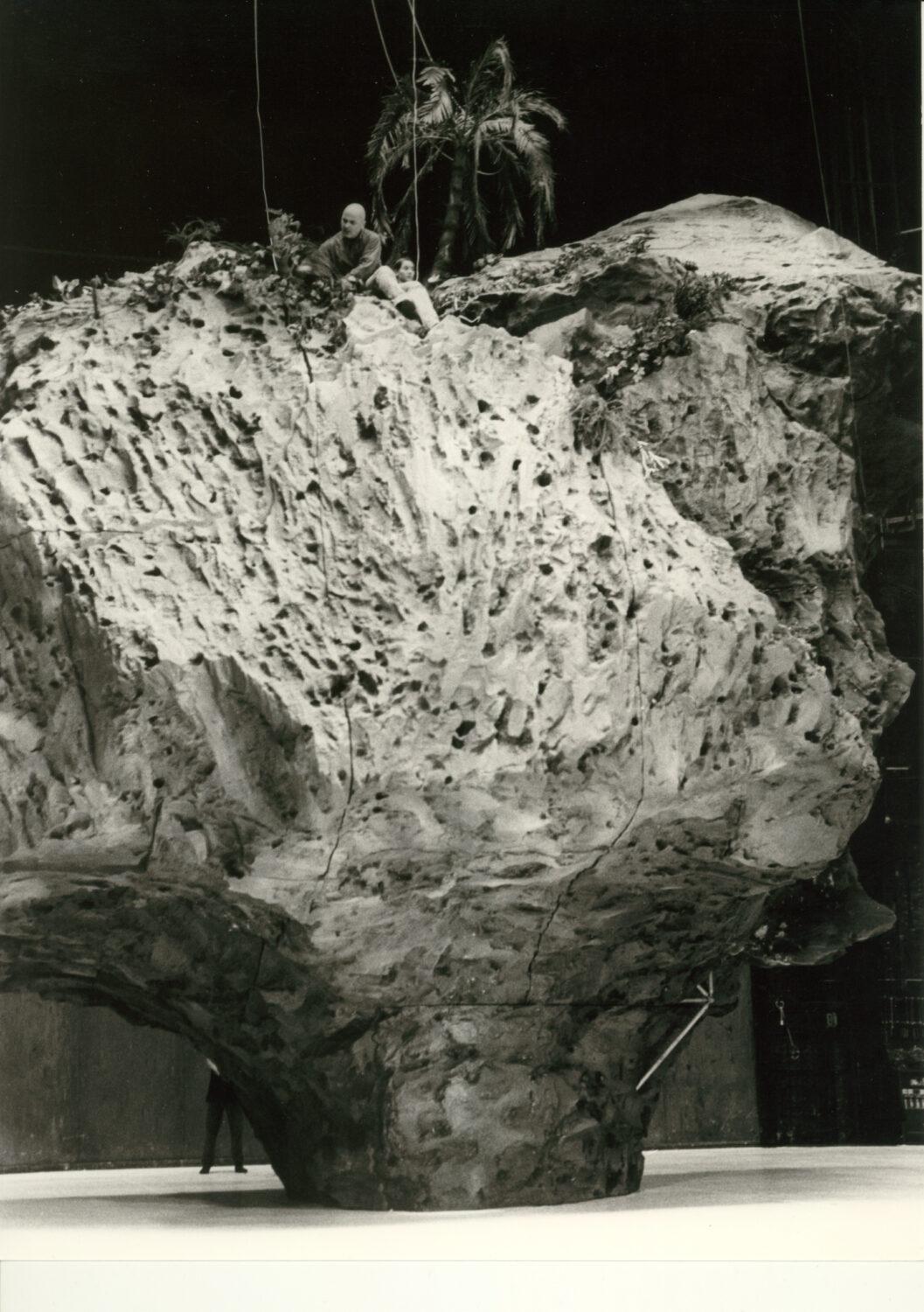 <p>Peter Pabst in the set of “O Dido”</p>